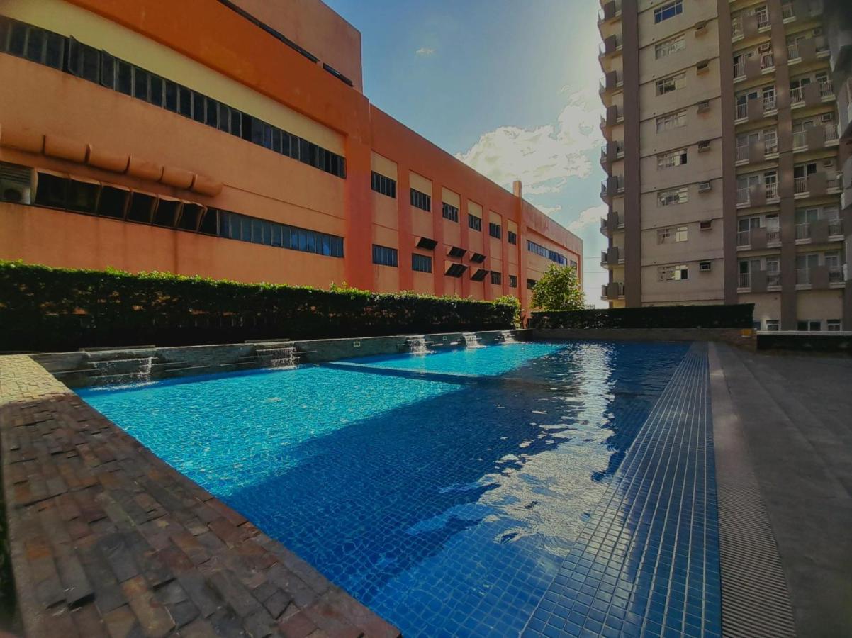 Aparthotel Laureano Di Trevi Tower Manila Exterior foto